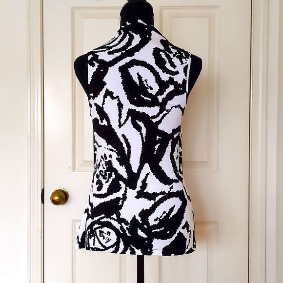 NWT. Express Rayon Spandex Black/White Patterned Sleeveless Top w/metal decor. - Picture 2 of 4